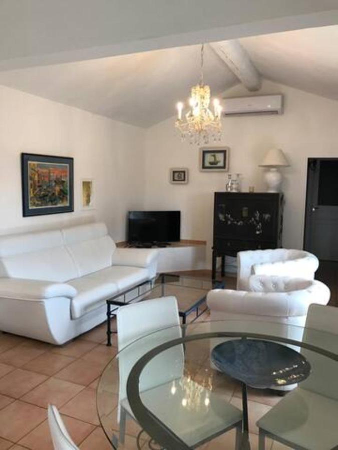 Les Templiers - Petit Bizerty 36 Pers Villa แซ็ง จิลส์ ภายนอก รูปภาพ